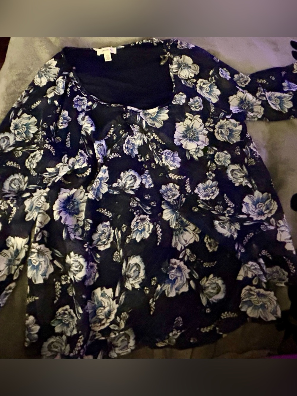 New Tamara H blouse, loose sleeves, sits above wrists. Elastic cuffs. Glitter. L - Picture 15 of 16